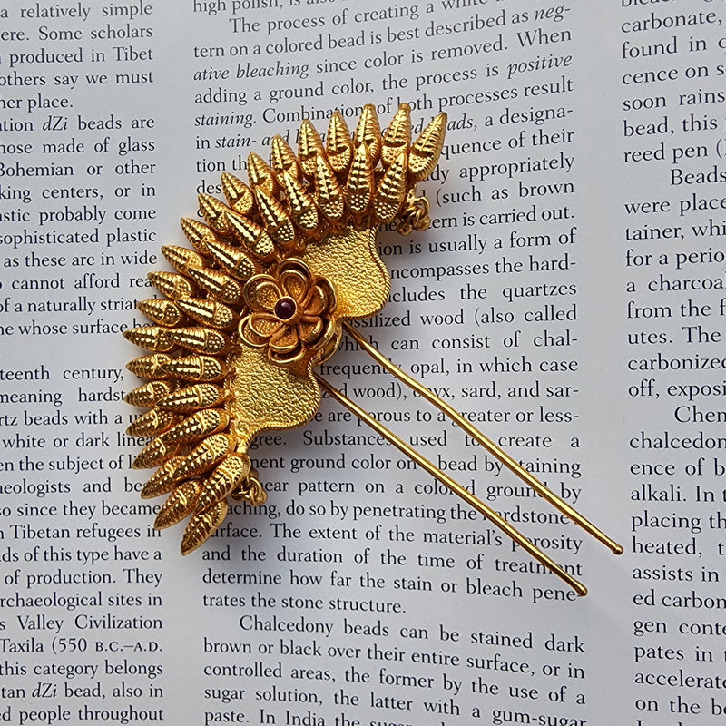 Dvirekha Mallige Moggu Hairpin