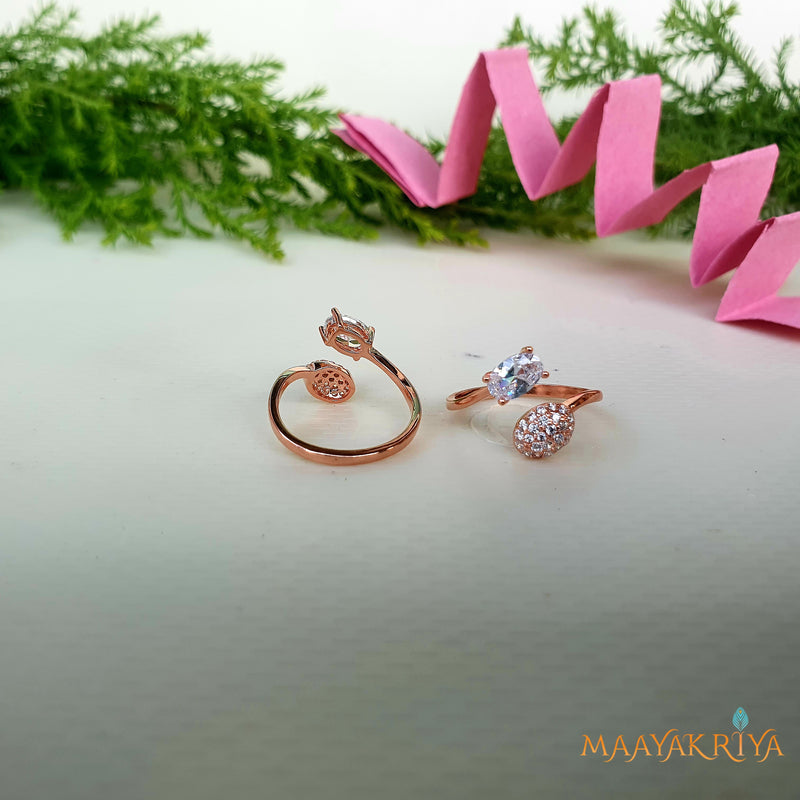 Sparkling White Stones Rosegold Toerings
