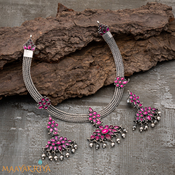 Avika Necklace Set