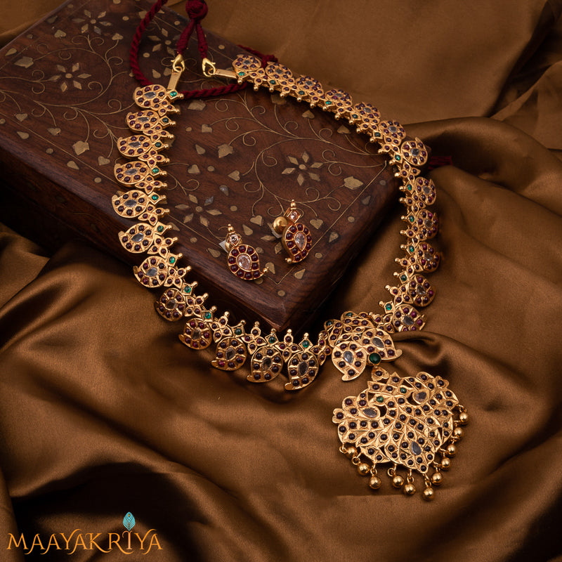 Maavu Mayuraka Necklace Set