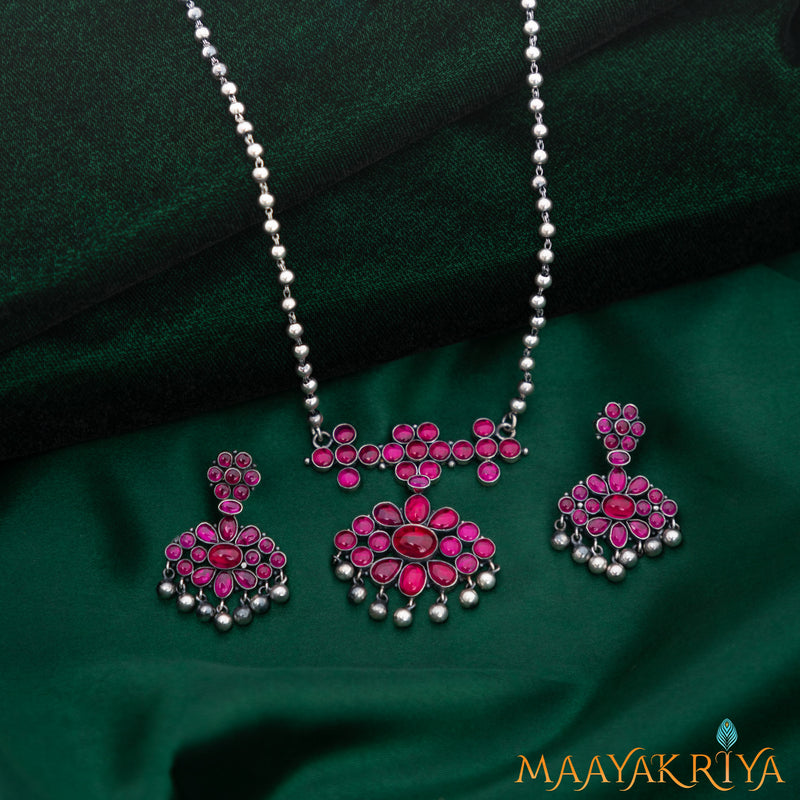 Kempu Paramparika Pendant Set