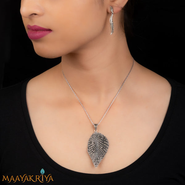 Leafy Marcasite Pendant Set