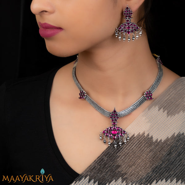 Avika Necklace Set