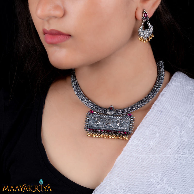 Dvidhvani Necklace Set