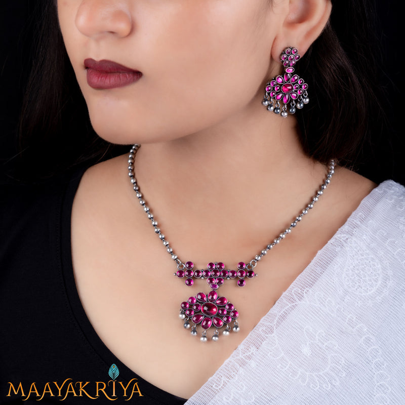 Kempu Paramparika Pendant Set