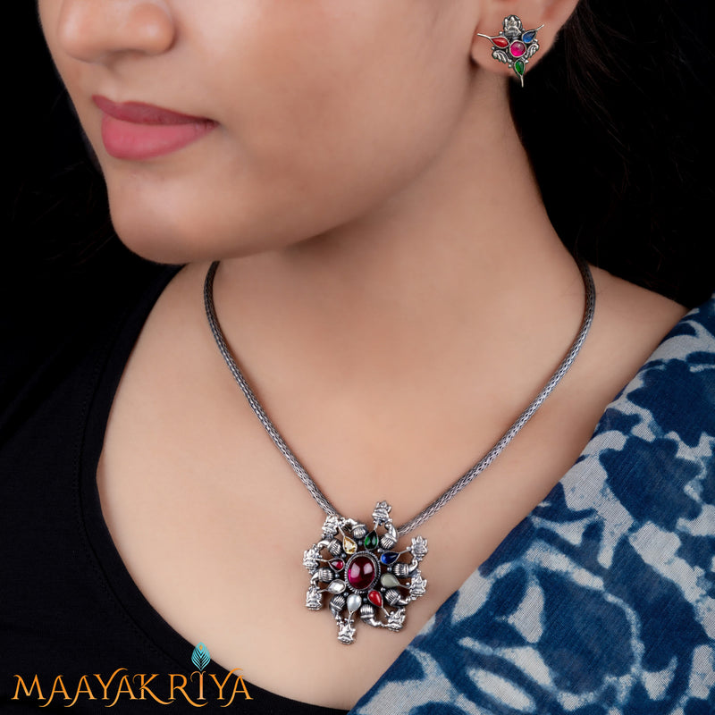 Navaratna Lakshmi Pendant Set