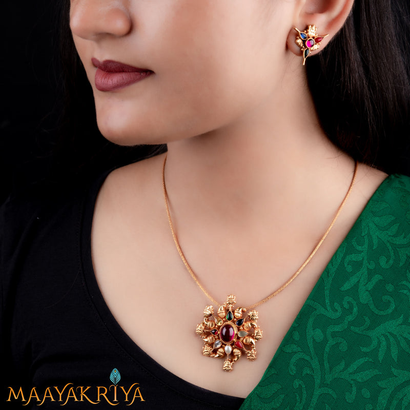 Navaratna Lakshmi Pendant Set