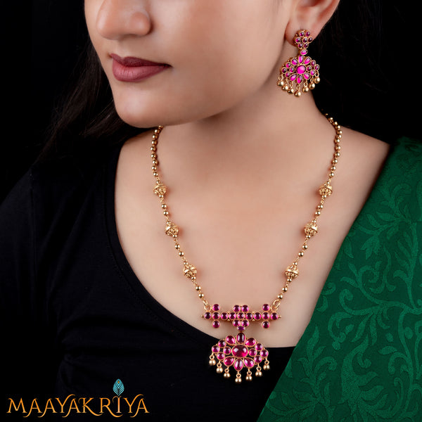 Kempu Paramparika Pendant Set