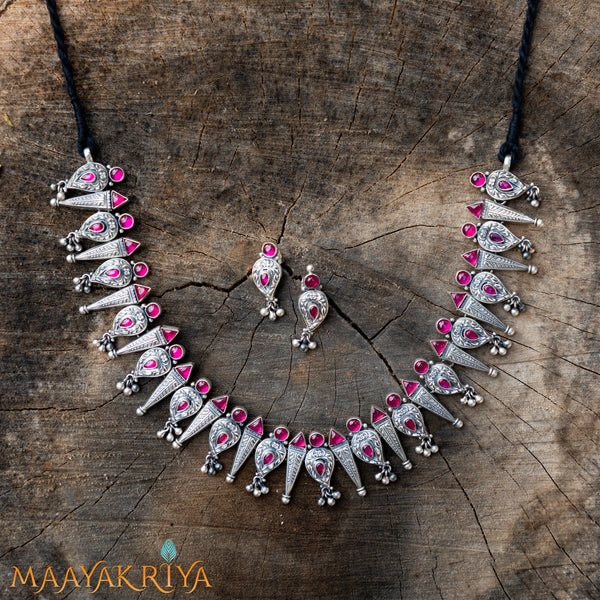 Trikone Aamra Necklace Set