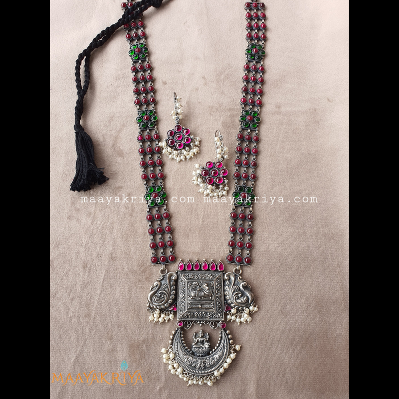 Anagha Necklace Set