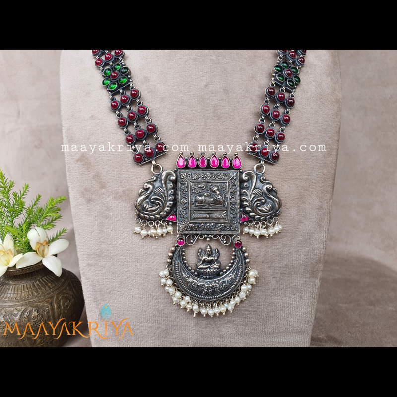 Anagha Necklace Set