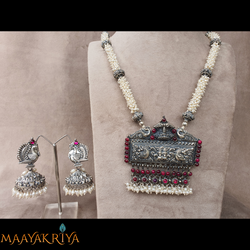 Ditya Necklace Set